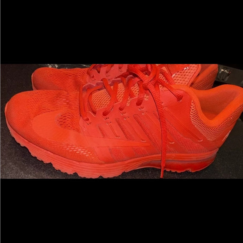Nike Air Max Men’s Athletic Shoes Triple Red Size 13 - Picture 2 of 5